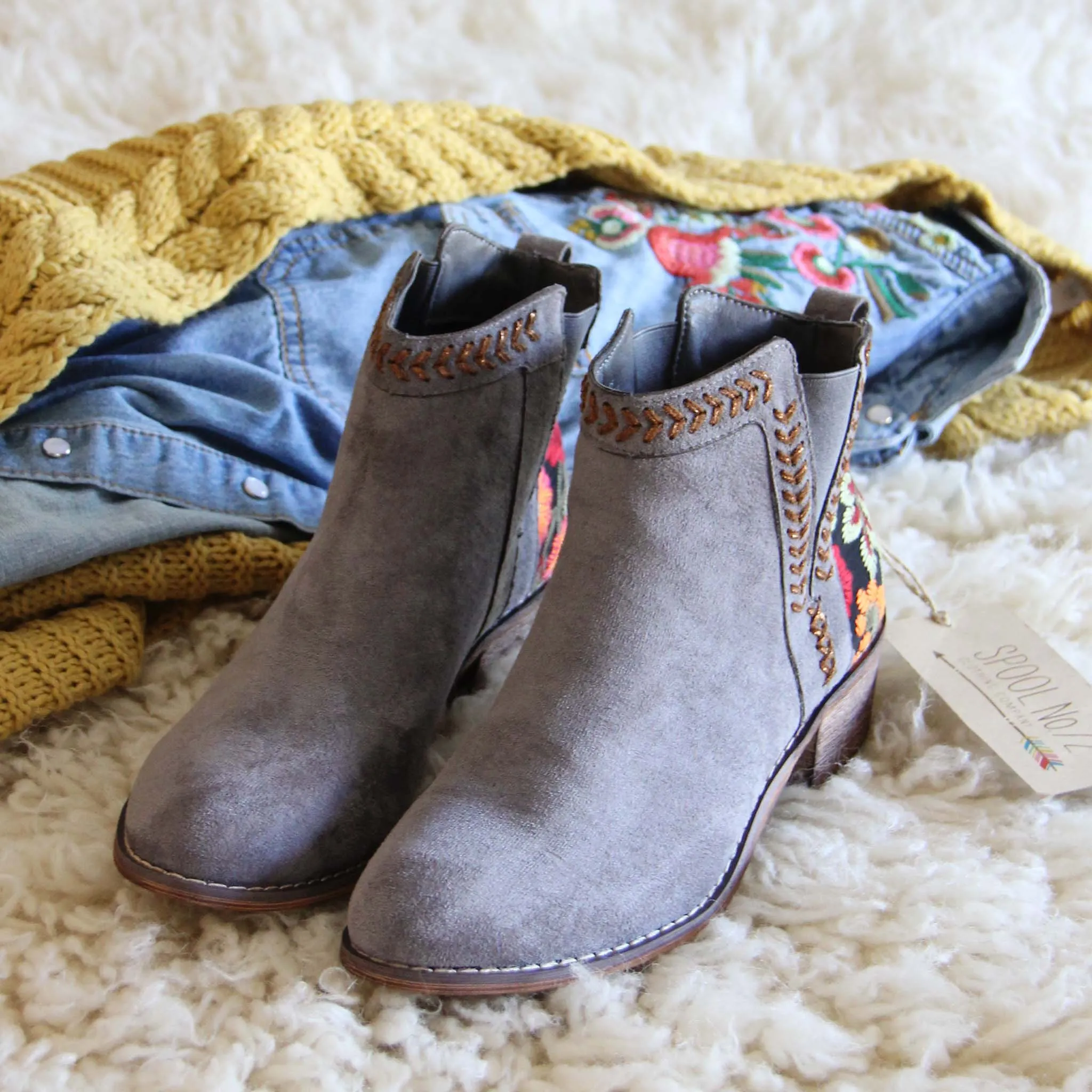 Lovell Boots in Gray