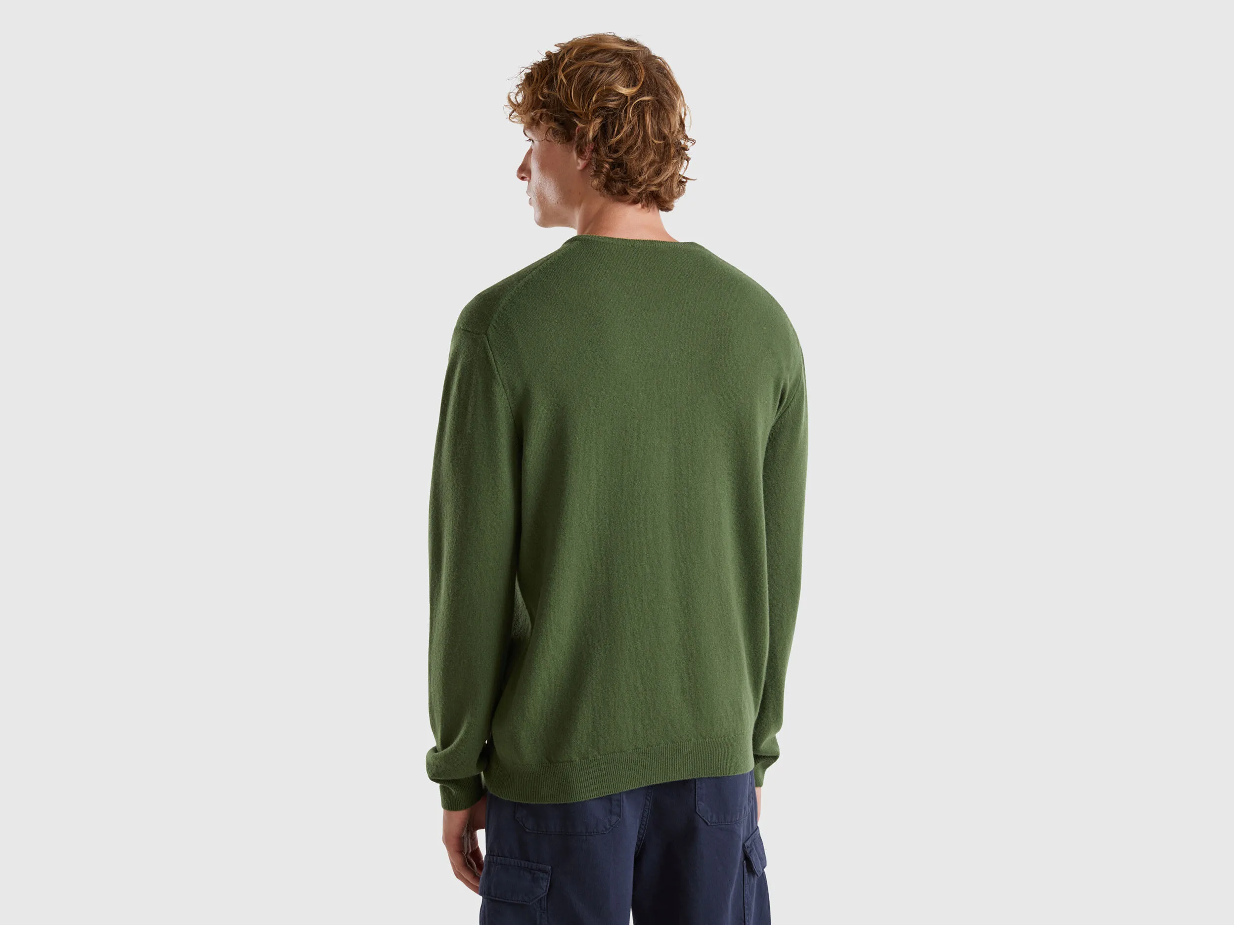 Olive green V-neck sweater in pure Merino wool - Olive Green | Benetton