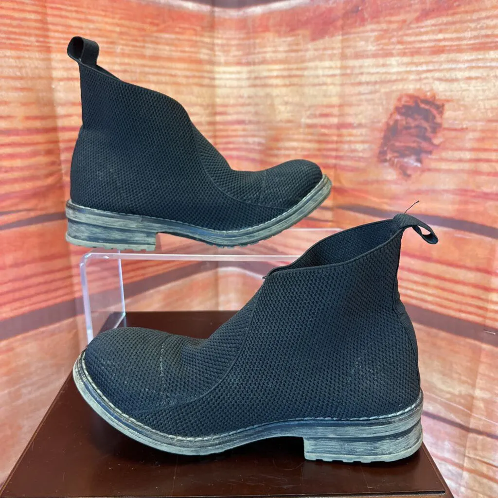 VIVANZ BLACK CHELSEA BOOTS SZ 9.5 TCC